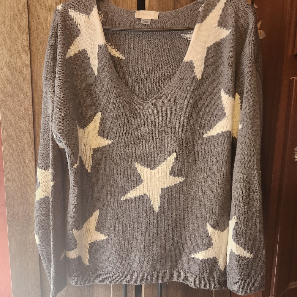Altar'd State Gray and Cream Star V-Neck Sweater